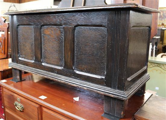 Plain oak panelled coffer